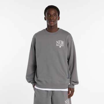 new balance Shirt 'Reimagined Fleece Crew' in Grijs: voorkant