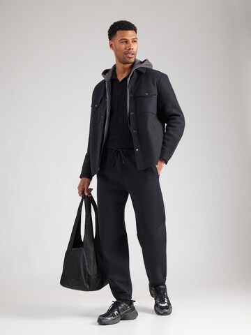 Abercrombie & FitchTapered Hlače - crna boja