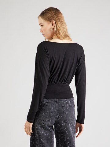 Tricou 'Elora' de la ABOUT YOU pe negru