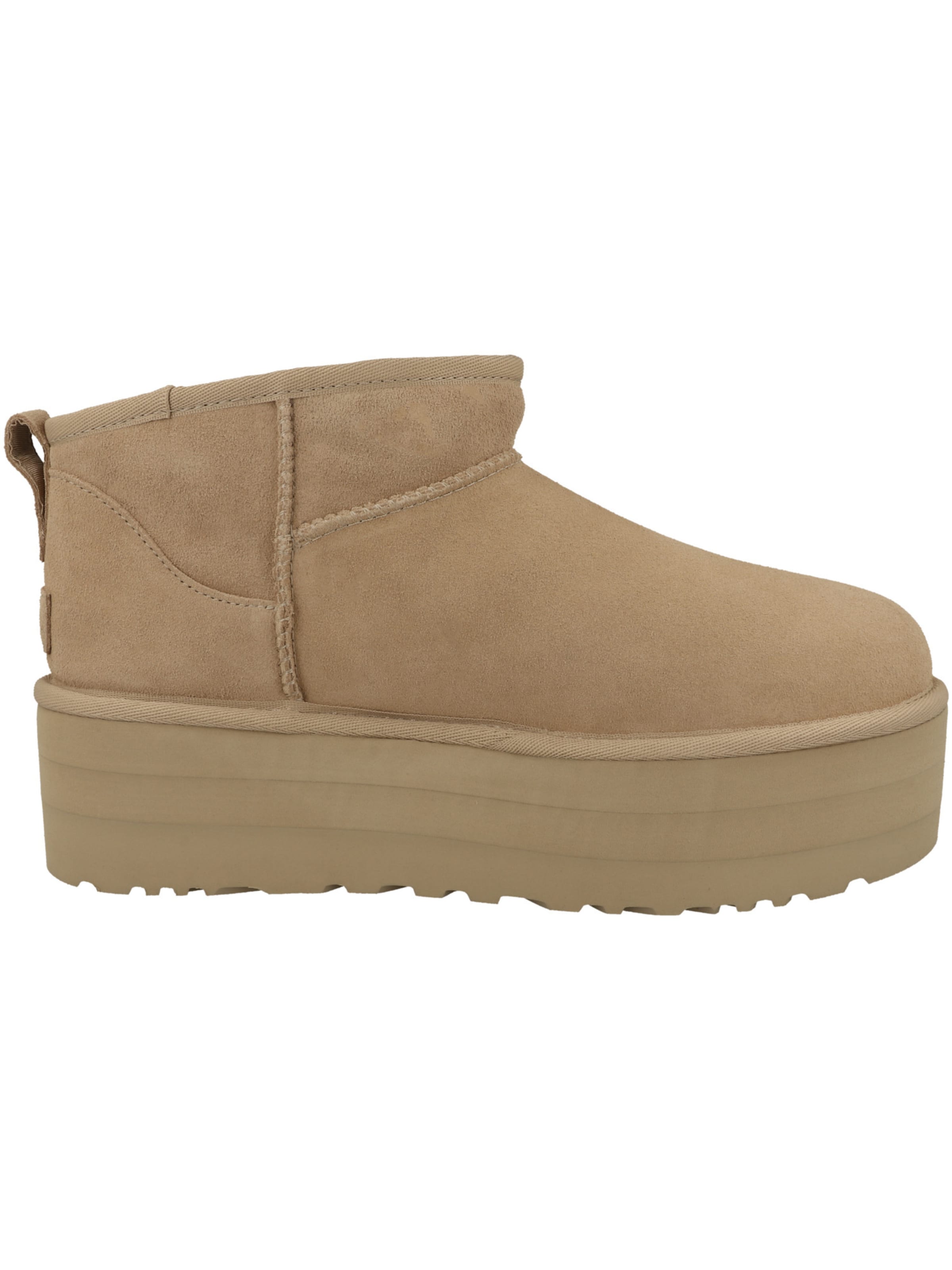 UGG - Botas 'Classic Ultra' em bege
