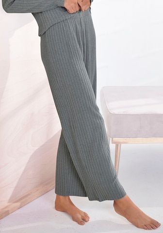 s.Oliver Regular Trousers in Grey: front