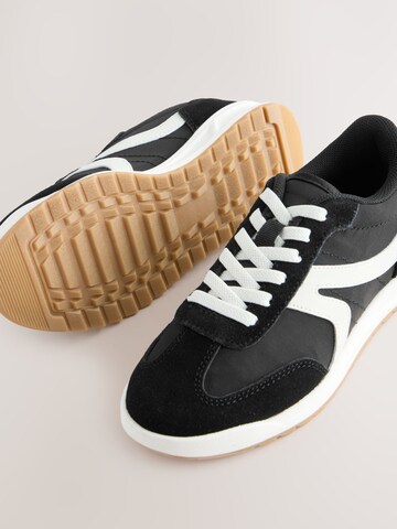 Baskets Next en noir