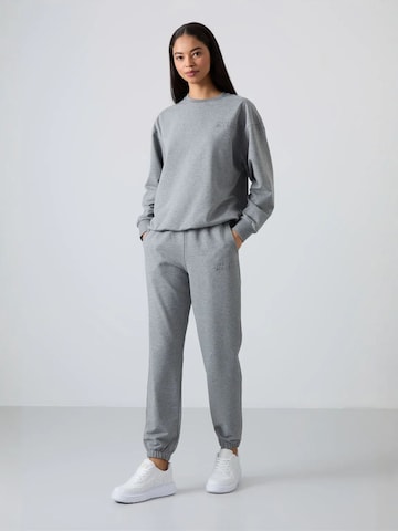 Tommy Life - Fato de jogging em cinzento: frente