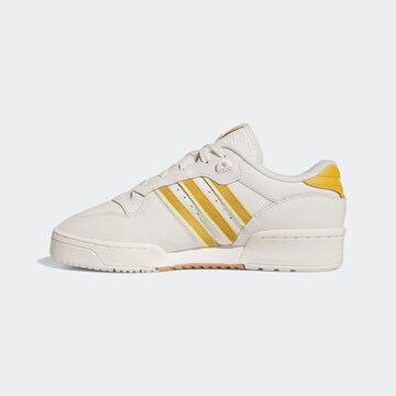 ADIDAS ORIGINALS - Sapatilhas baixas 'Rivalry' em branco: frente