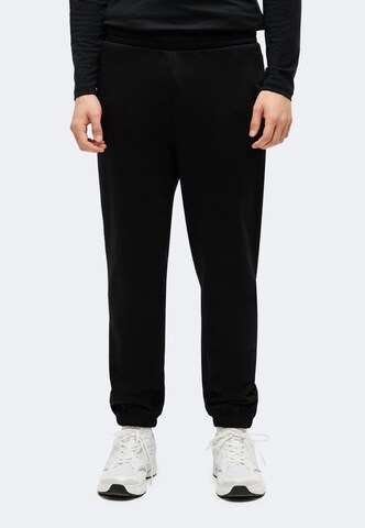 Tapered Pantaloni sport de la 4F pe negru: față