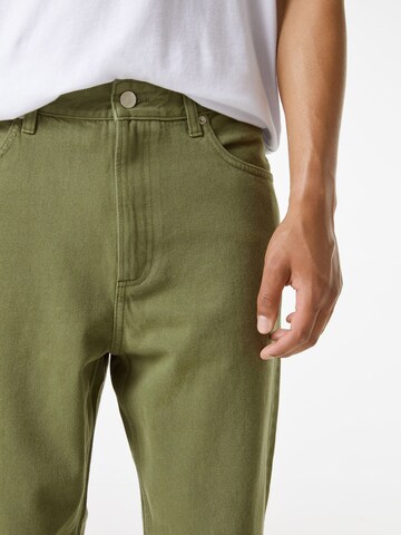 Bershka Regular Jeans in Green