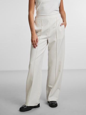 PIECES Loose fit Pants 'PCBOZZY' in White: front