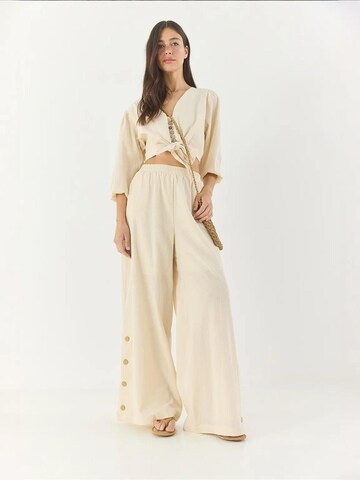 Completo pantalone di Bianco Lucci in beige: frontale