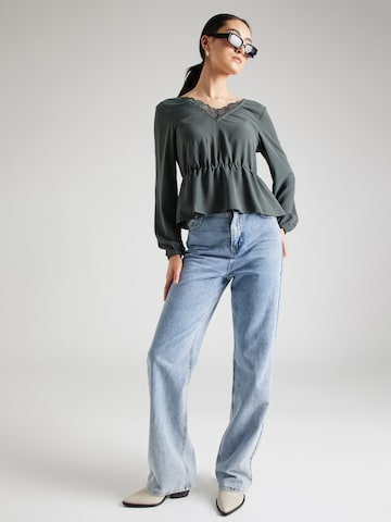 ABOUT YOU Туника 'Ivana Blouse' в зелено