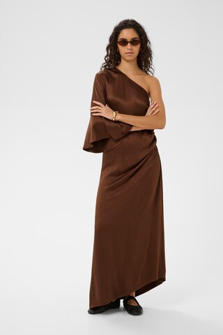 Robe SOAKED IN LUXURY en marron : devant