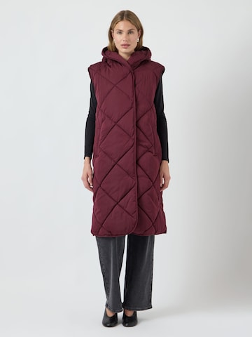 Gilet 'YASSelura' YAS en rouge : devant