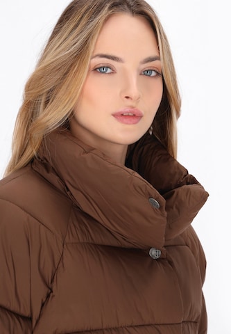 Yuka Winterjas in Bruin