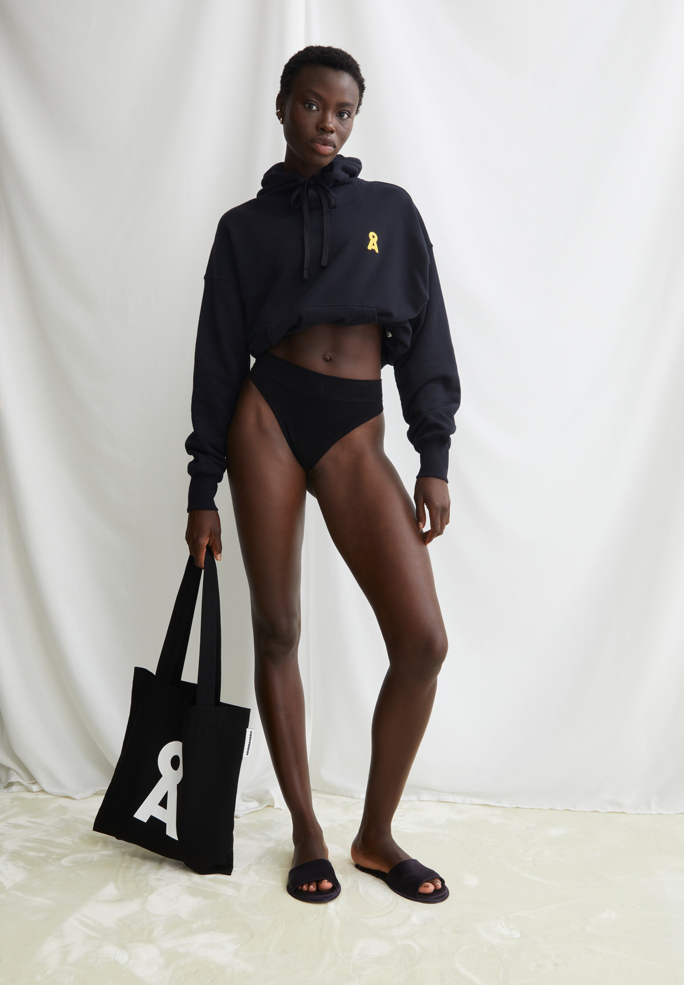 ARMEDANGELS String in Schwarz: Vorderseite