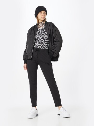 Cartoon Regular Hose in Schwarz
