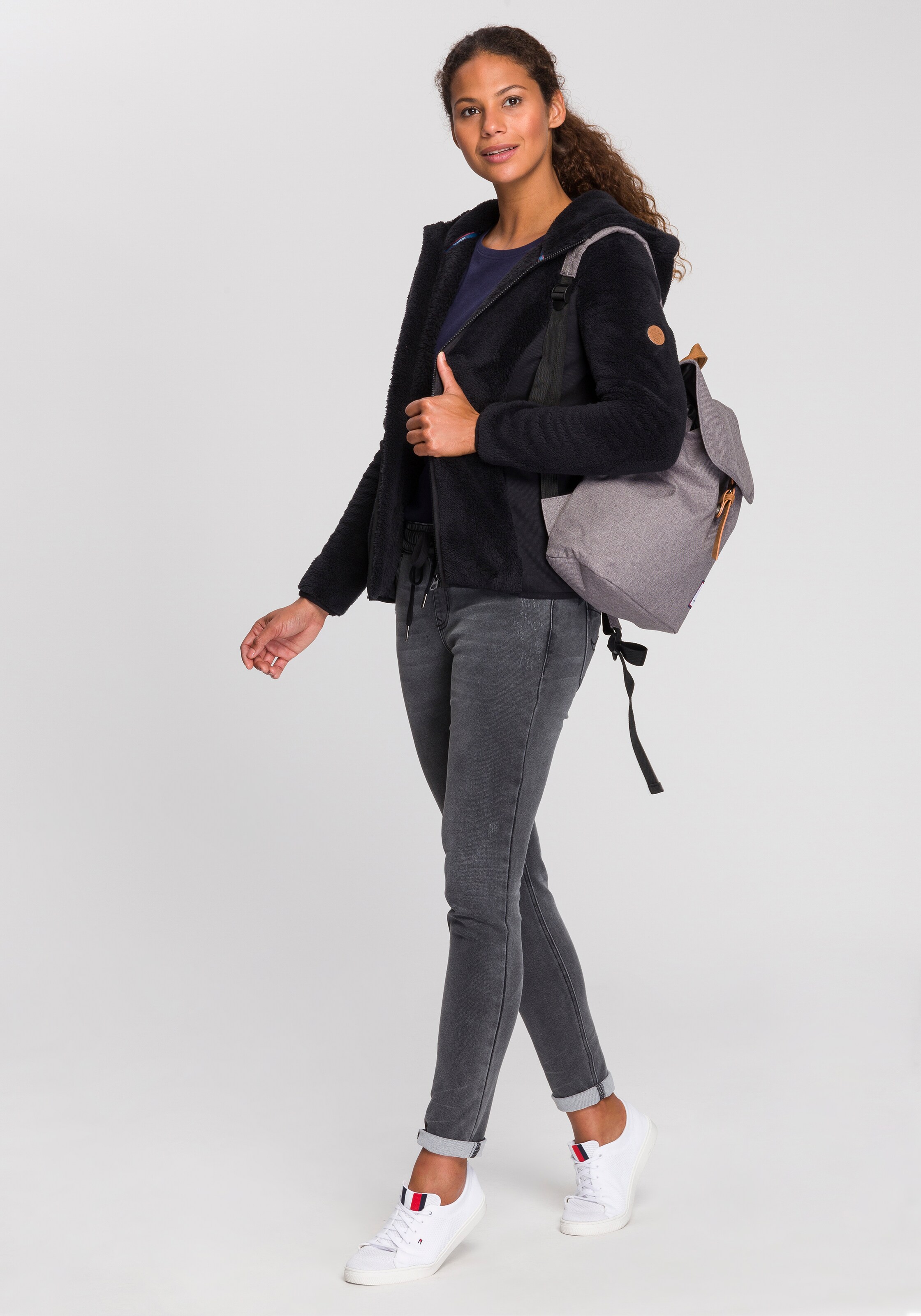Frauen Große Größen KangaROOS Kapuzenplüschjacke in Schwarz - FI39917 Frauen Große Größen KangaROOS Kapuzenplüschjacke in Schwarz - FI39917