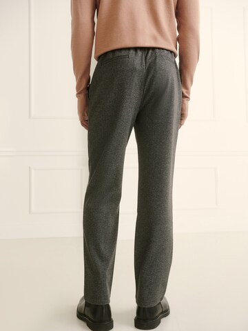 Guido Maria Kretschmer Men Regular Trousers in Grey