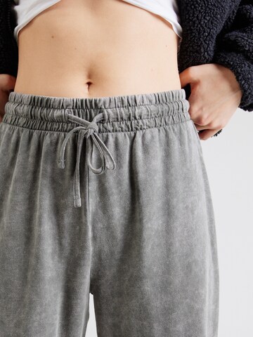 Loosefit Pantaloni 'NMROBIN' di Noisy may in grigio