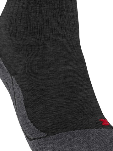 FALKE Sportsocken 'TK2 Explore Short'‌‌‌‌‌‌‌‌‌ in Grau