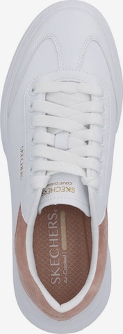 Baskets basses '185060' SKECHERS en blanc