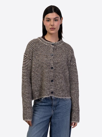 BROKE + SCHÖN Knit Cardigan in Brown: front