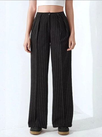 Hiccup Pleated Pants in Black: front