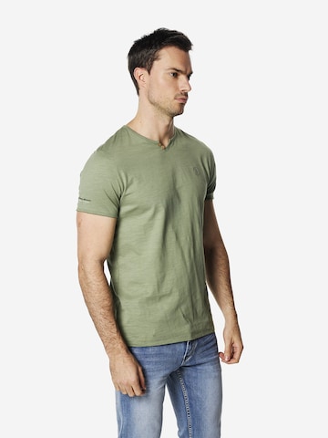 Tricou de la KOROSHI pe verde