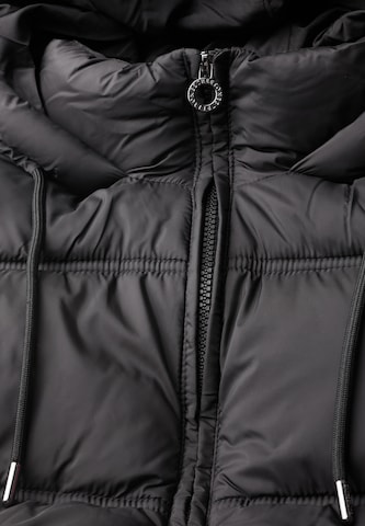 STREET ONE Pufferjacke mit Kapuze in Schwarz