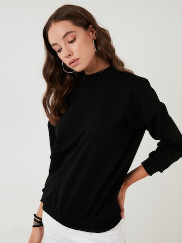 LELA Sweatshirt in Zwart: voorkant