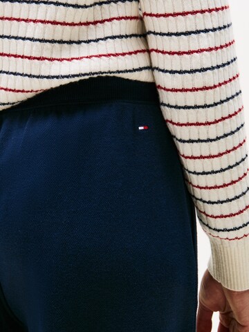 TOMMY HILFIGER Široke hlačnice Hlače | modra barva