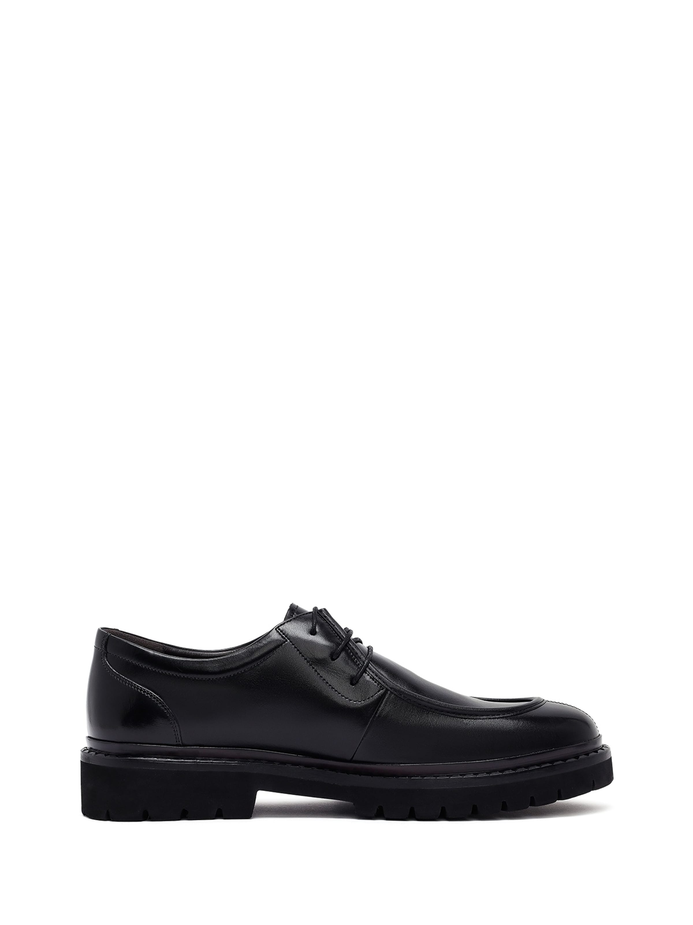Derimod - Sapato com atacadores em preto