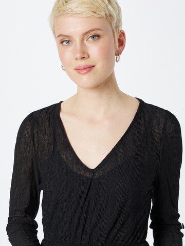ABOUT YOU Shirt 'Hilka' in Black