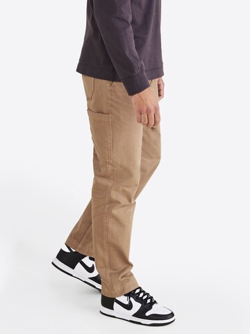 Dockers Regular Broek in Bruin: voorkant