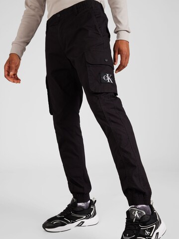 juoda Calvin Klein Jeans Siauras Laisvo stiliaus kelnės