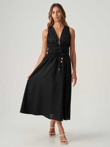 Robe 'CARLI' The Fated en noir