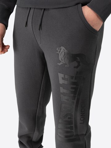 Coupe slim Pantalon 'OCKLE' LONSDALE en gris