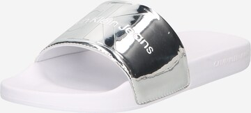 Calvin Klein Jeans Pantofle – stříbrná: přední strana