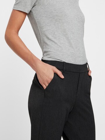 Coupe slim Pantalon 'Maya' Vero Moda Petite en noir