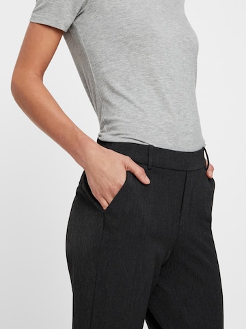 Vero Moda Petite Slimfit Παντελόνι 'Maya' σε μαύρο