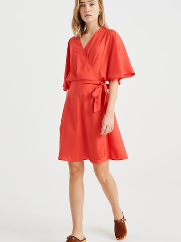 Rochie de vară de la WE Fashion pe roșu