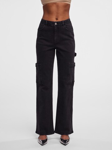 Regular Jeans cargo 'JOELLA' PIECES en noir