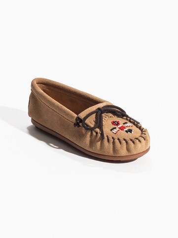 Scarpa bassa 'Thunderbird' di Minnetonka in marrone
