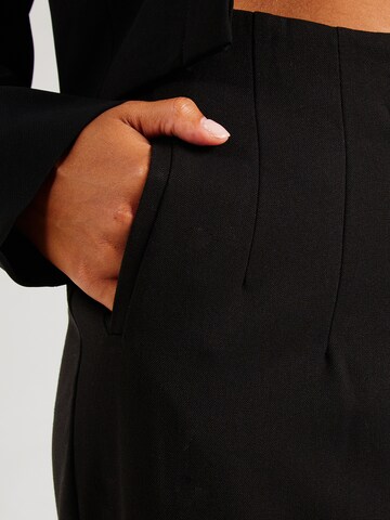 VILA Tapered Hose 'VIVarone' in Schwarz