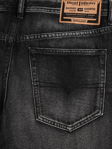 DIESEL - Tapered Vaquero 'BUSTER-X' en negro