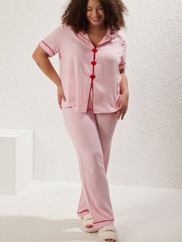 Trendyol Curve Pyjama in Roze: voorkant