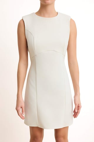 Rochie de la Trendyol pe alb