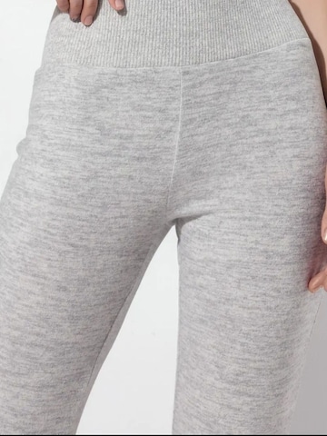 Flared Leggings 'Gamaschen' di Busem in grigio