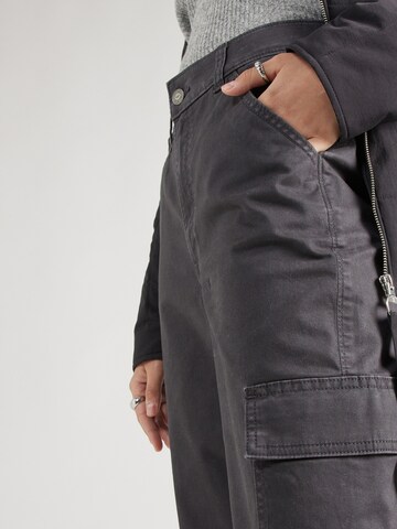 HOLLISTER Regular Cargo Pants 'PHANTOM' in Black