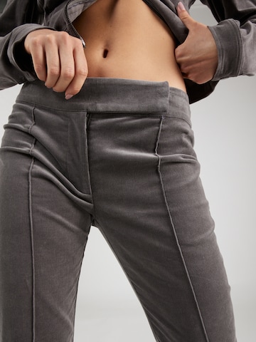 évasé Pantalon 'Jorina' SHYX en gris