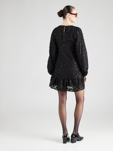 Rochie de la Harper & Yve pe negru