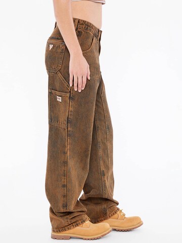 GUESS Loosefit Jeans in Braun